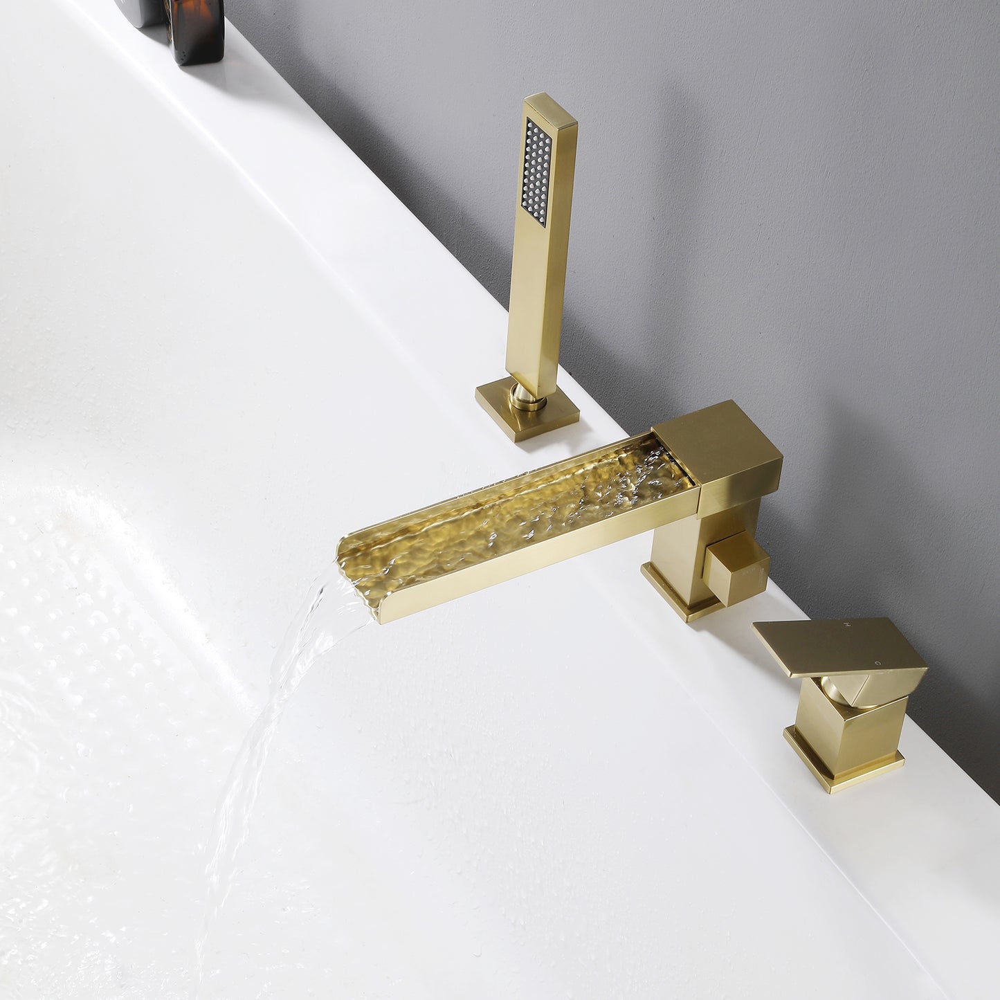 Mista Deck Mounted Bathtub Faucet With Handheld Shower CUPC Certification Valve