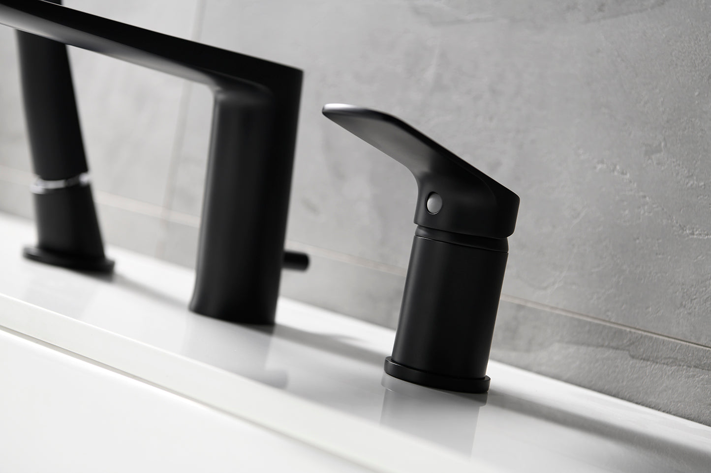 Roniry Roman Tub Filler Widespread Faucet with Handshower in Matte Black